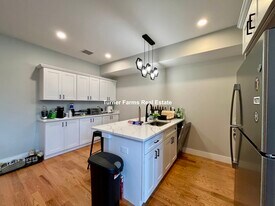 16 Baker Ct, Unit 5 in Boston, MA - Building Photo