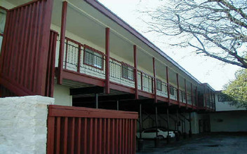 2302 Leon Street Apartments in Austin, TX - Foto de edificio - Building Photo