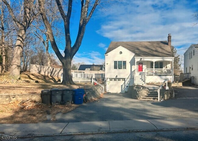 96 Mill Rd in Morris Plains, NJ - Building Photo - Building Photo