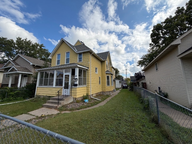 347 4th Ave S in South St. Paul, MN - Foto de edificio - Building Photo