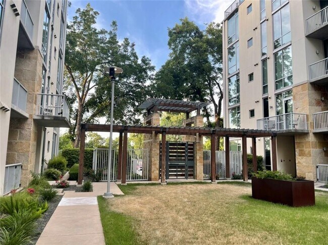 1600 Barton Springs Rd in Austin, TX - Building Photo - Building Photo