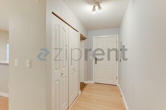 2419 8th Ave N in Seattle, WA - Building Photo - Building Photo