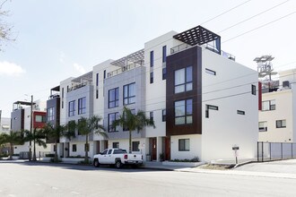 Arlington St. Pete in St. Petersburg, FL - Foto de edificio - Building Photo