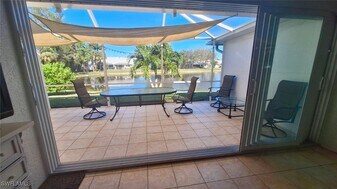 6132 Thresher Dr in Naples, FL - Building Photo