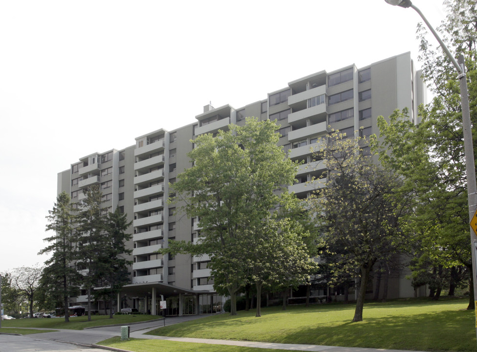 Victoria House in Toronto, ON - Building Photo