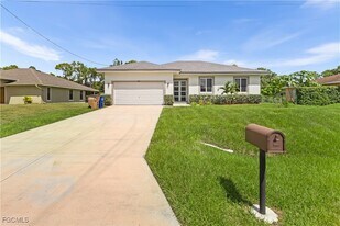 719 Little Rock St E in Lehigh Acres, FL - Building Photo