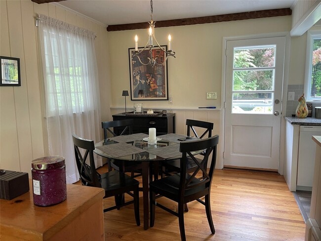 135 Old Stone Hill Rd in Pound Ridge, NY - Building Photo - Building Photo