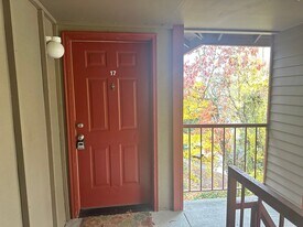 1332 SW Cheltenham St in Portland, OR - Building Photo