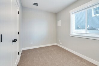624 N Hiddleston Dr, Unit Hiddleston Way in Saratoga Springs, UT - Building Photo - Building Photo