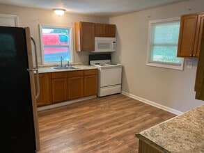 324 N Pryor St in Gastonia, NC - Building Photo - Building Photo