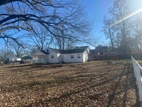 2015 Charjean Rd in Memphis, TN - Building Photo - Building Photo