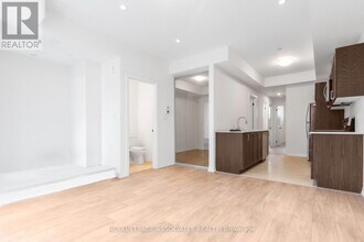 155-155 Tapscott Rd in Toronto, ON - Building Photo - Building Photo