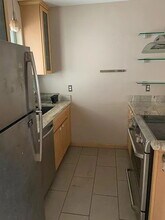 325 Kitty Hawk Rd in Alameda, CA - Building Photo - Building Photo