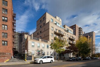 4231 Colden St in Flushing, NY - Building Photo - Building Photo