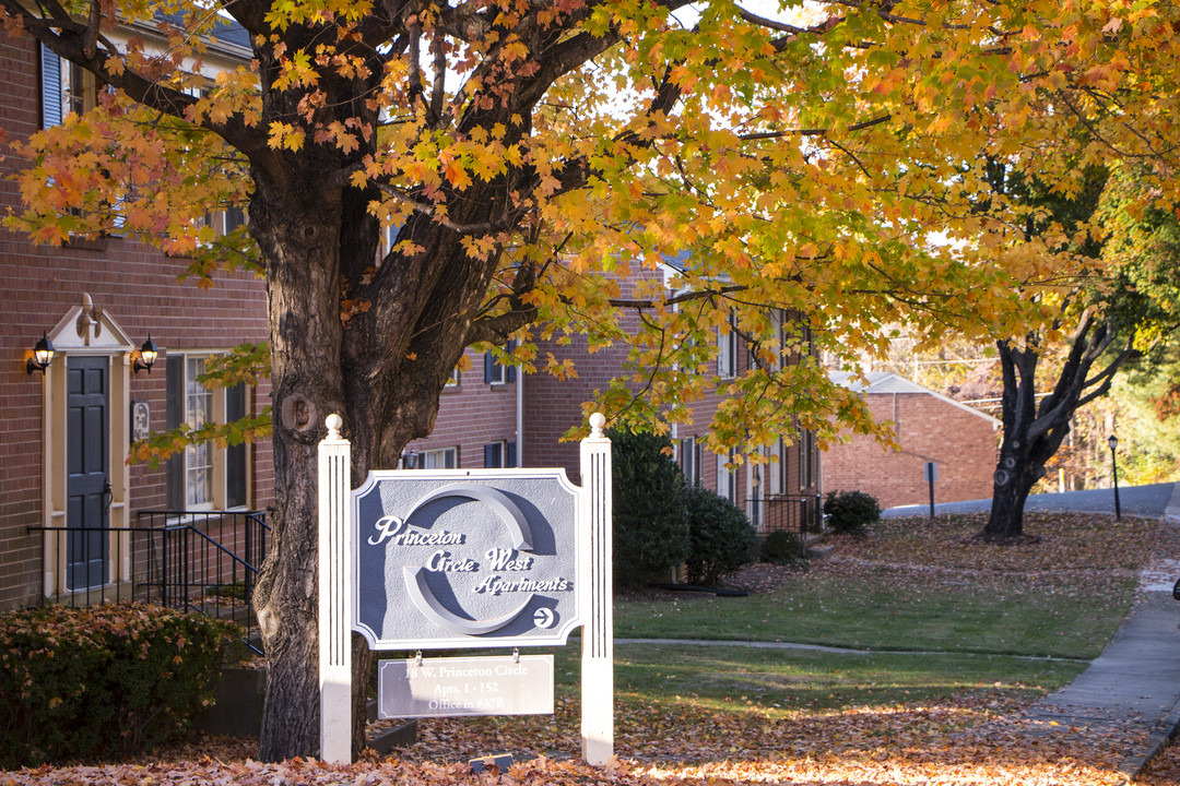 Princeton Circle West Apartments in Lynchburg, VA - Foto de edificio