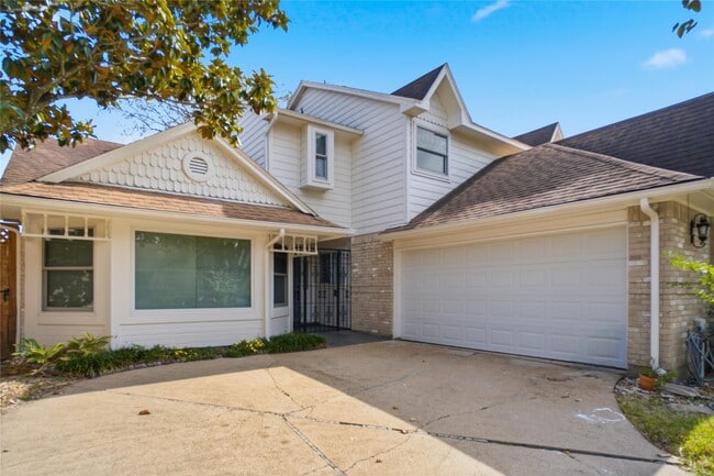 property at 3223 S Briar Knoll Dr