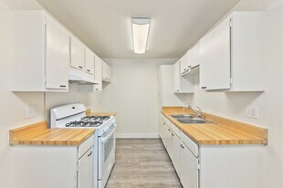 Springbrook Park Apartments in Riverside, CA - Building Photo