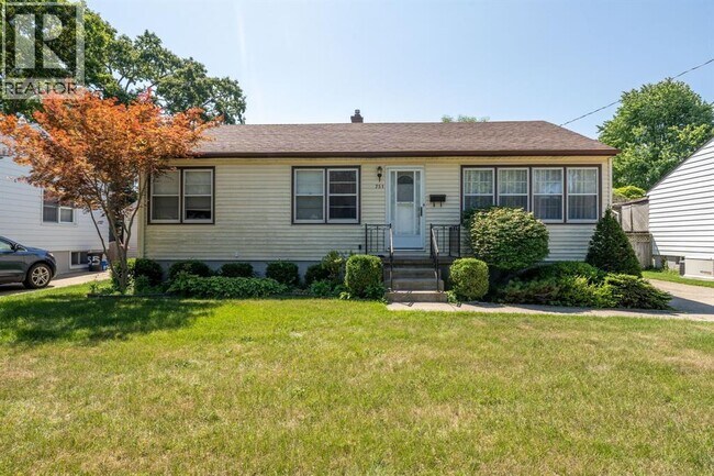 751 Kemsley Dr in Sarnia, ON - Building Photo - Building Photo