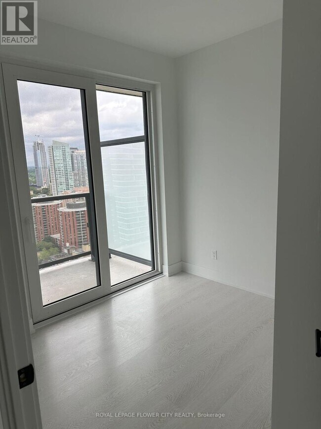 308-3308 Jarvis St in Toronto, ON - Building Photo - Building Photo
