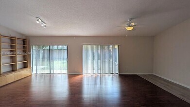 10140 Torchwood Ave in Plantation, FL - Building Photo - Building Photo