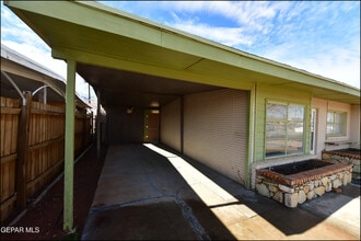 9143 Matterhorn Dr in El Paso, TX - Building Photo - Building Photo