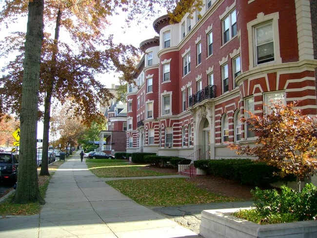1595 Beacon St, Unit 6, Unit 6