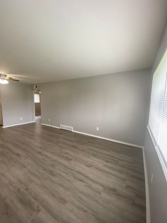145 Reeb Ln in Florissant, MO - Building Photo - Building Photo