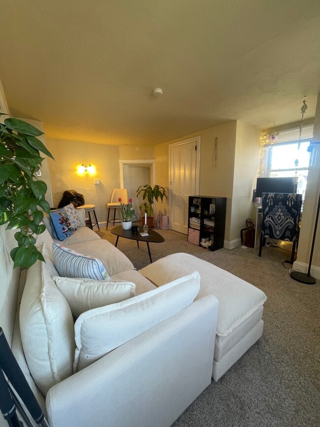 157 Cricket Ave, Unit #5 in Ardmore, PA - Foto de edificio - Building Photo