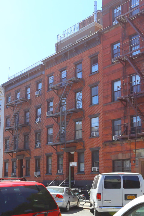 248 W 20th St in New York, NY - Building Photo