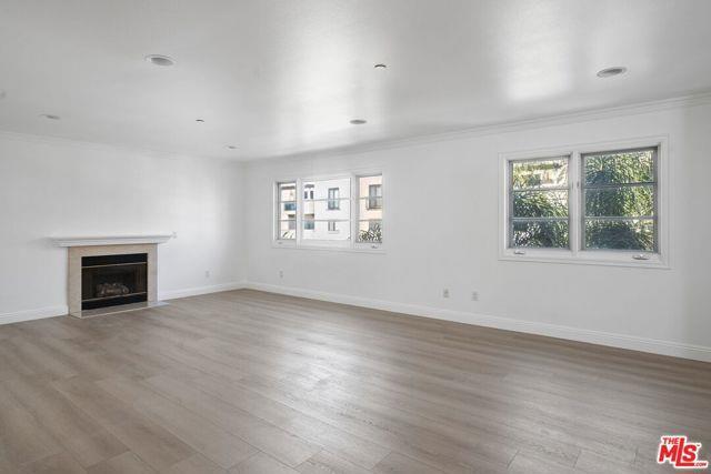 11842 Darlington Ave in Los Angeles, CA - Building Photo