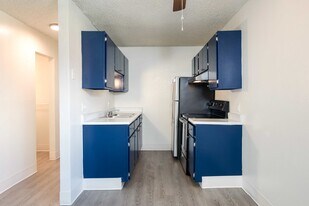 Carriage Green Apartments in Aurora, CO - Building Photo
