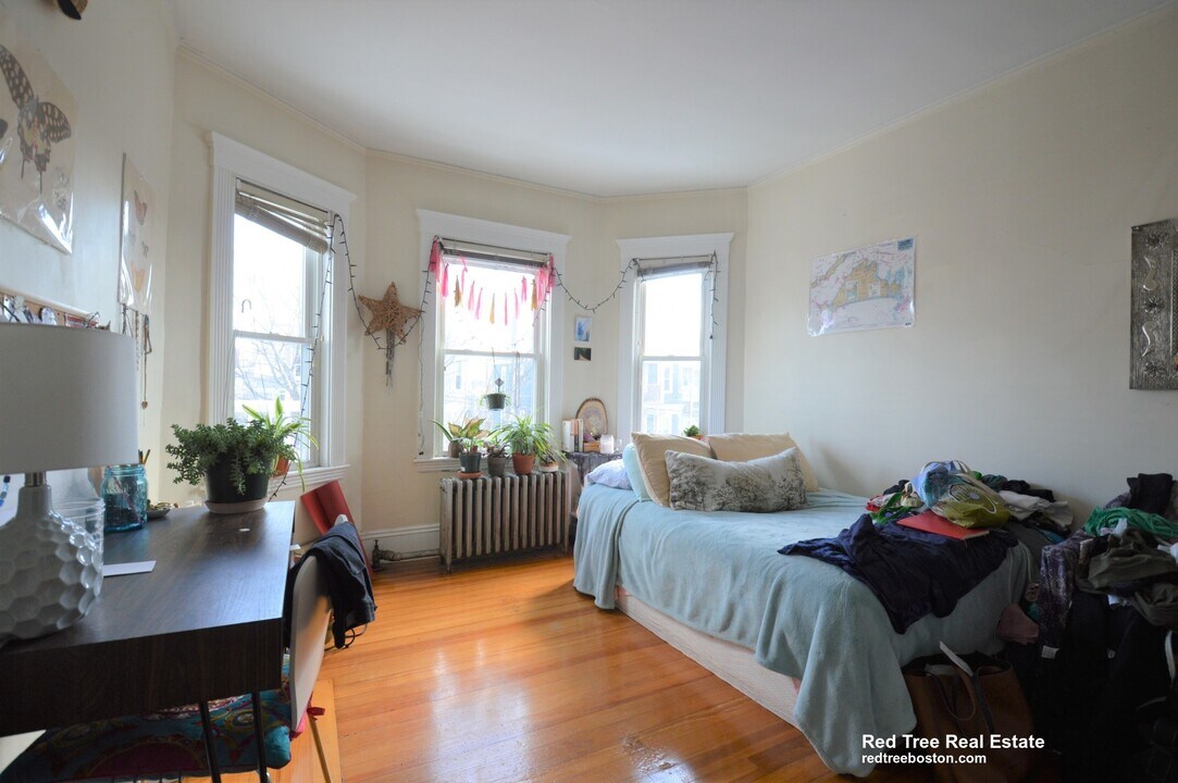 41 Easton St in Boston, MA - Building Photo
