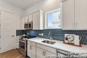 3214 N Elmendorf St in San Antonio, TX - Building Photo