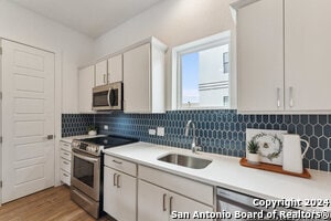 property at 3214 N Elmendorf St