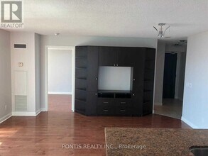235 Sherway Gardens Rd in Toronto, ON - Building Photo - Building Photo