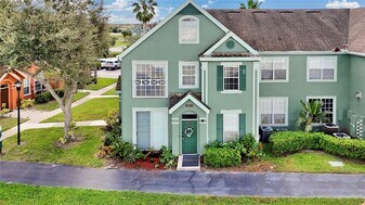 9834 Lake Chase Island Way in Tampa, FL - Building Photo