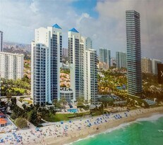 19333 Collins Ave in Sunny Isles Beach, FL - Building Photo