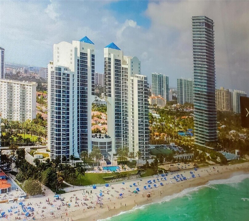 19333 Collins Ave in Sunny Isles Beach, FL - Building Photo