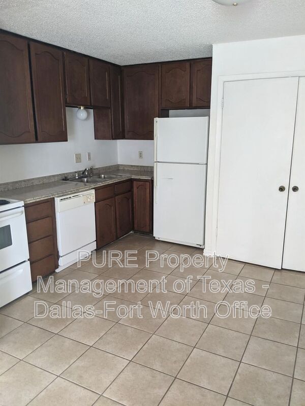 901 S Mesquite St in Arlington, TX - Building Photo - Building Photo