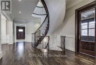 200 Churchill Ave in Toronto, ON - Building Photo - Building Photo