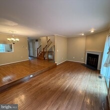 8222 Maple Ridge Ave in Springfield, VA - Building Photo - Building Photo