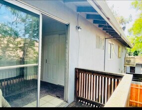 1707 W Swain Rd, Unit 10 in Stockton, CA - Foto de edificio - Building Photo