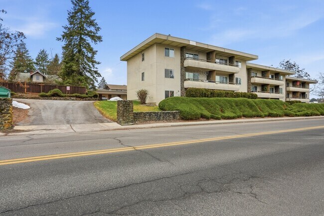 3102 E 27th Ave in Spokane, WA - Foto de edificio - Building Photo