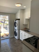 45 Main St, Unit 2 in Hopkinton, MA - Foto de edificio - Building Photo