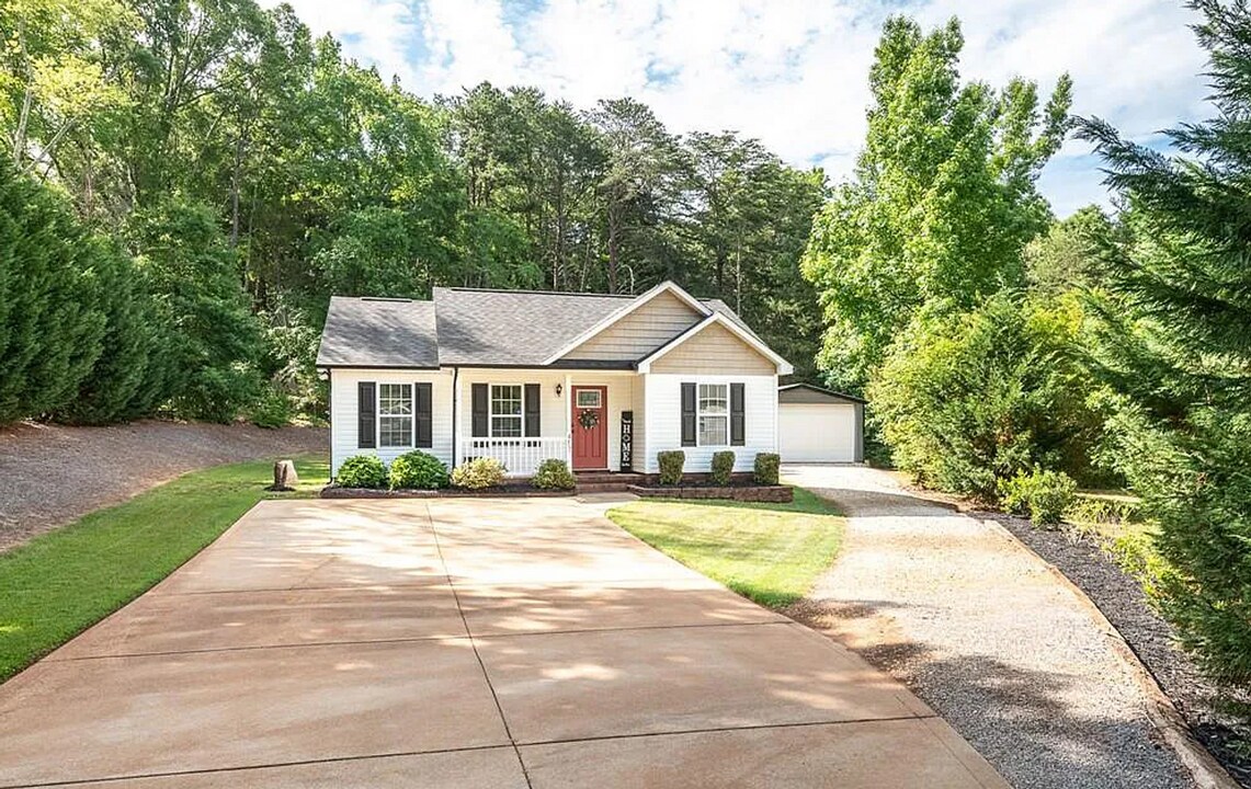 417 Old Speedway Dr NW in Concord, NC - Building Photo