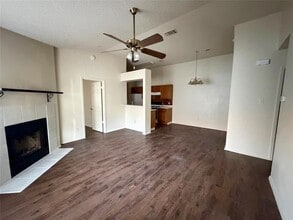 1510 S Medina St in Lockhart, TX - Building Photo - Building Photo