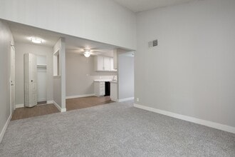 Miner's Station in Auburn, CA - Foto de edificio - Building Photo