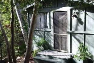 25605 Wildwood Dr in Calabasas, CA - Building Photo