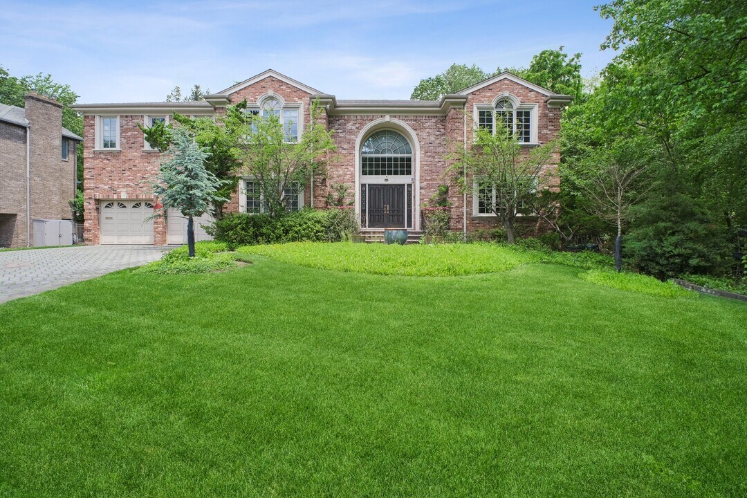 181 Chestnut St in Englewood Cliffs, NJ - Building Photo
