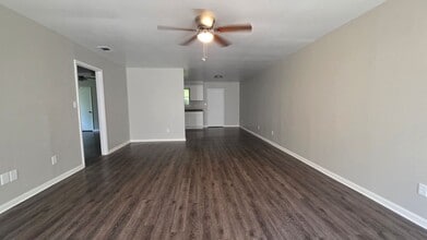 411 Station Crossing Dr in Albany, GA - Building Photo - Building Photo